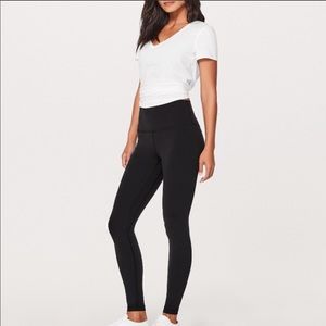 Black Lululemon aligns